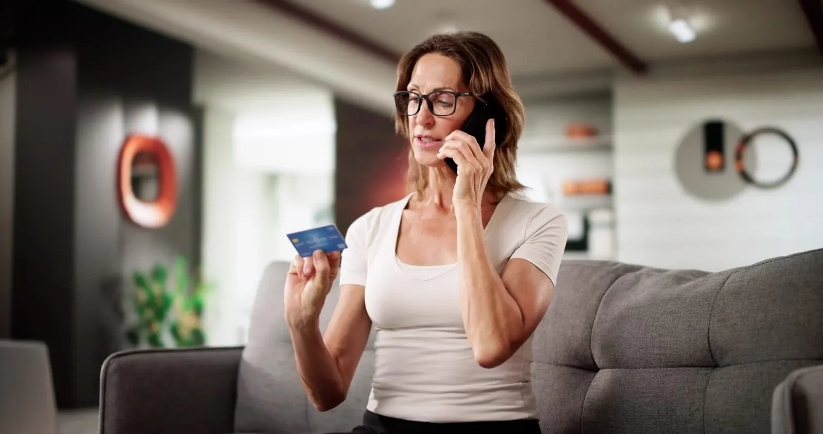 woman needs call detector for fraud calls