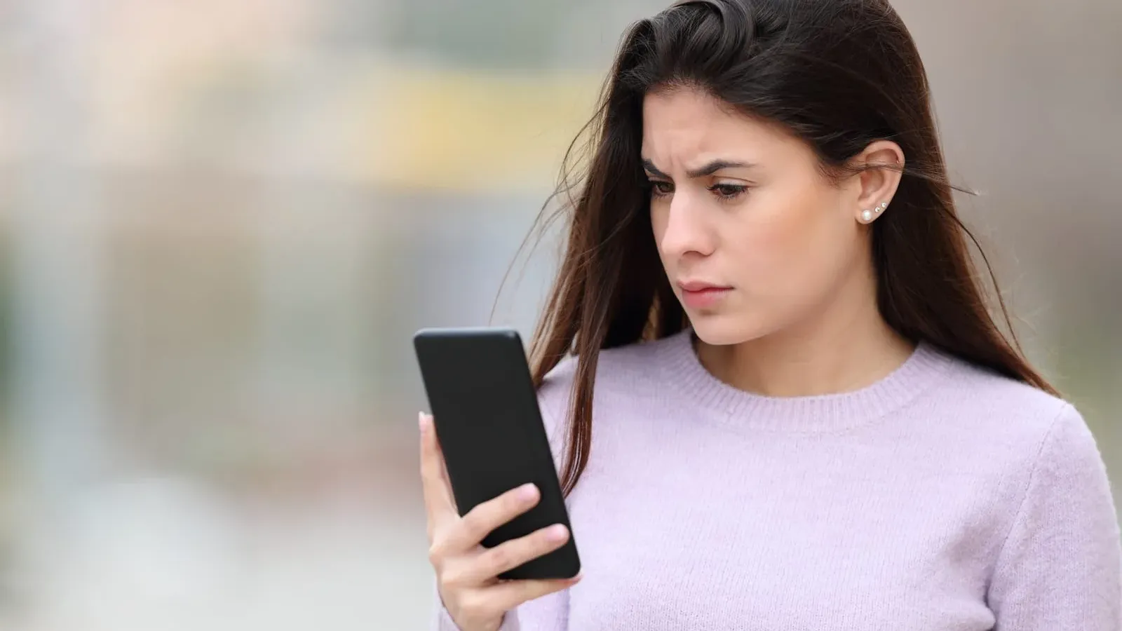 woman using call detector for unknown number