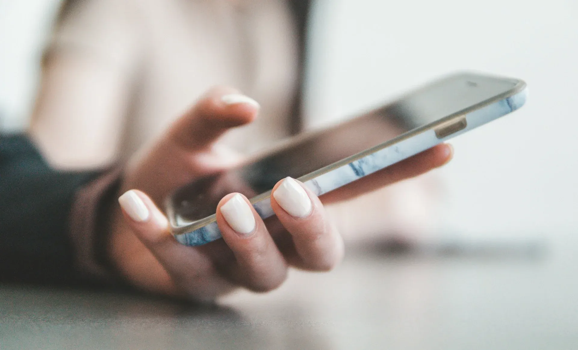 woman deleting old contacts